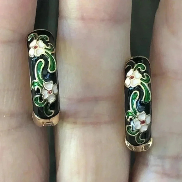 Pretty Black & Pink Asian Inspired Painted Hoop Hinged Earrings NWT - Picture 1 of 4